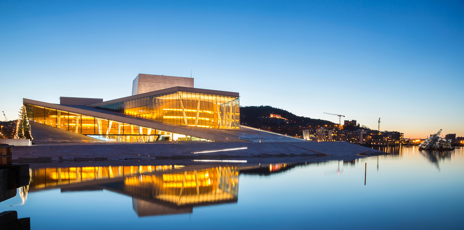 Den norske opera og ballett – operaen i Bjørvika. Designet av Snøhetta.